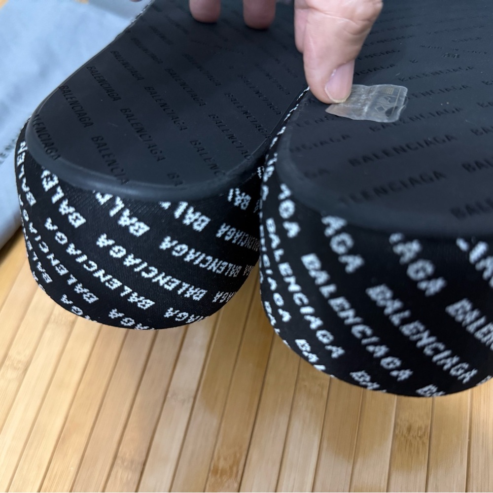 Balenciaga Monochrome Logo Slides sz 8 - Picture 5 of 7